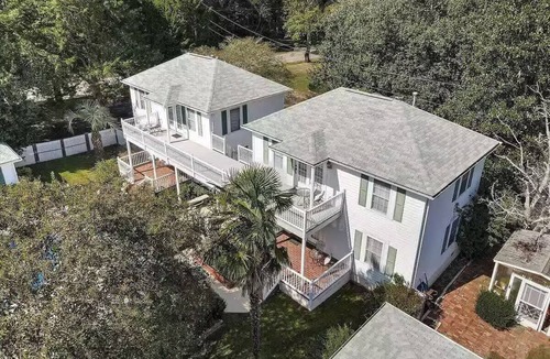 Aiken House | Annie’s Inn: Rooms, Cottages & Pool