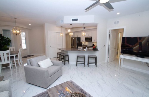 Naples Condo | Antilles Coach Home Minutes from Marco Is.
