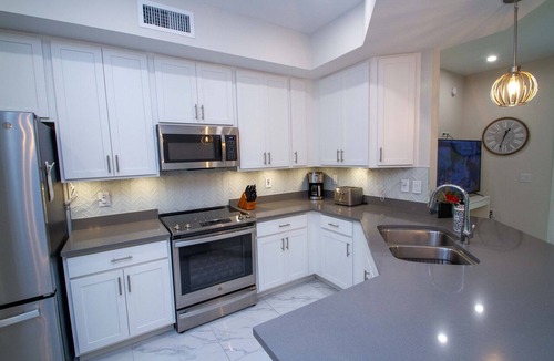 Naples Condo | Antilles Coach Home Minutes from Marco Is.