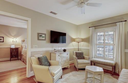 Historic District - North Apartment | Apartment on Perry Lane