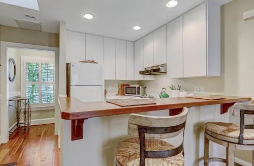 Historic District - North Apartment | Apartment on Perry Lane