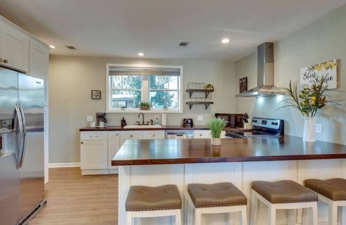 Thunderbolt House | Apartment w/ Pool & Gazebo-Swanky Savannah Style