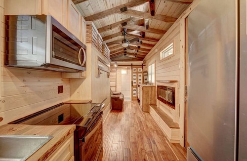 Hayesville Cabin | Appalachian Adventure in this Tiny Cabin near Hiawassee, Ideal for Couples' Glamping