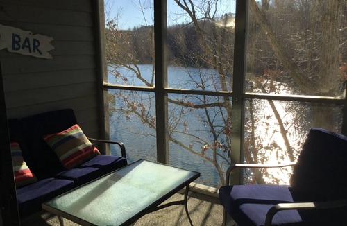 Seneca Condo | APRIL SPECIAL! Lake Keowee Condo with Great Views, Near Clemson, Marina, Trails