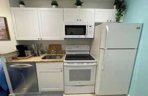Lake Ridge Apartment | ★Aqua Studio ★5 min to Beach ★