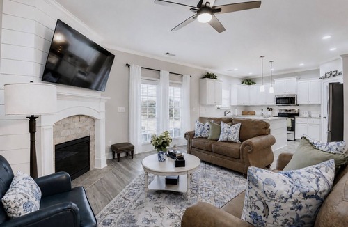 Aiken House | ARGO HOUSE Quiet Home Base for Aiken & Augusta. Fenced Yard & Air Filtration