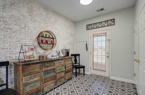Arlington House | Arlington/65” HDTV/25 min to BLUE OVAL/garage