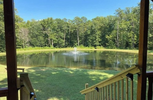 Asheboro House | Asheboro 1BR Cabin Near NC Zoo | Loft & Water View