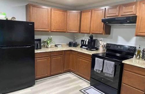 Asheboro House | Asheboro 2BR Mins to NC Zoo Pet & Family Stay