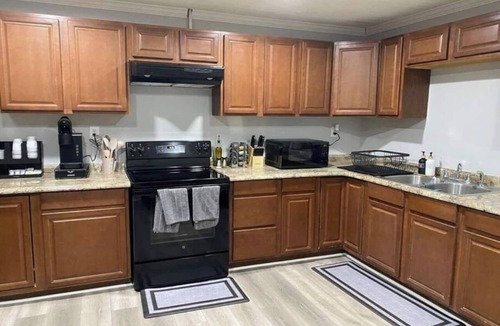 Asheboro House | Asheboro 2BR Mins to NC Zoo Pet & Family Stay