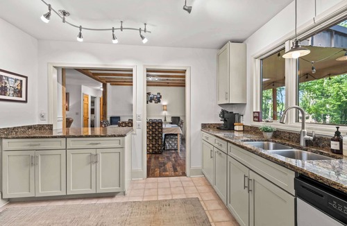 Royal Pines House | Asheville's Ultimate Retreat | Hot Tub & Yard!