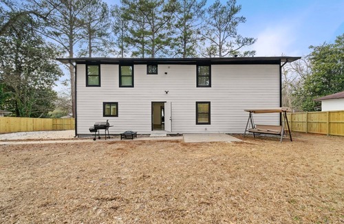 Church Street House | Atlanta 7BR Royal Vista Manor Retreat sleeps 26
