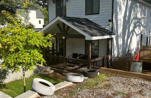 Summerhill House | Atlanta Unit 2 Room 3 - Atlanta Bests Kept Secret Private Bedroom & Bathroom