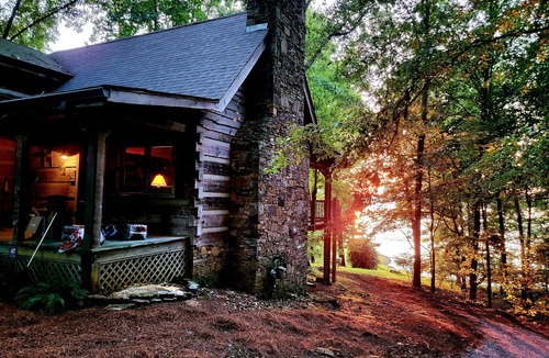 Jefferson City Cabin | AUTHENTIC LAKEFRONT LOG CABIN-SLEEPS 10. PRIVATE DOCK. FIREPIT.