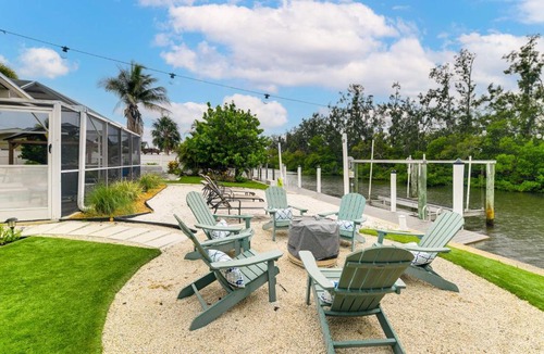 Whitney Beach House | Backyard Oasis! Waterfront Haven in Bradenton