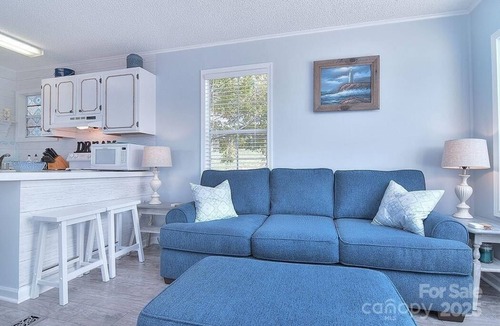 New London Cottage | Badin Haven – A Tiny Home with Room to Breathe