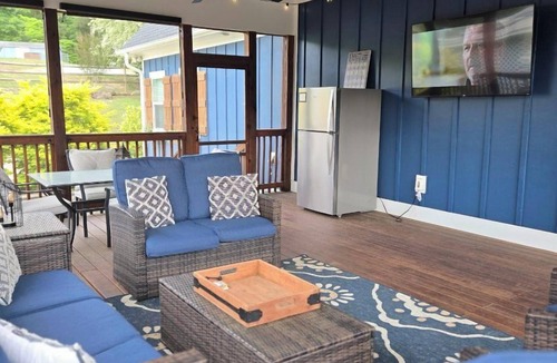 New London House | Badin Lake Retreat w/Dock & Hot Tub!