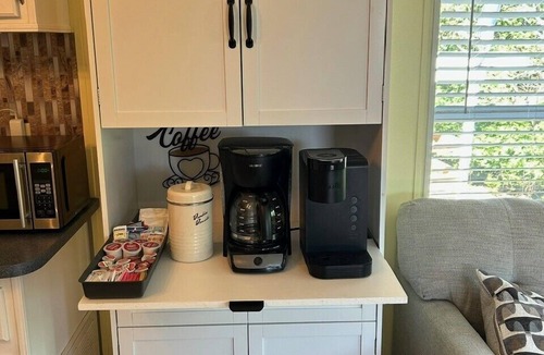 New London House | Badin Shores Resort Tiny Home - Pool, Beach, Porch w/TV - Includes Golf Cart