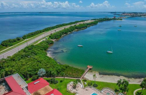 Isla del Sol House | Bahia Cozy Poolside Unit