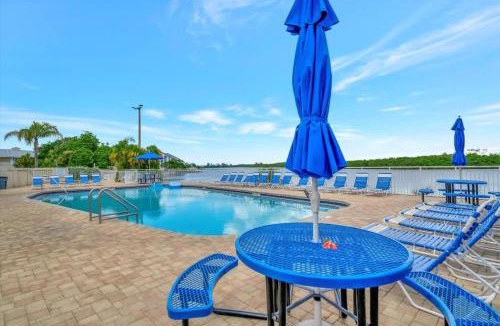 Ruskin Hotel | Bahia Waterview Suite Pool Tennis Beach Fishing