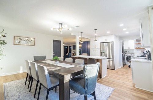 Charlotte House | Ballantyne, Private Yard, Work Desk & 1 Gig WiFi