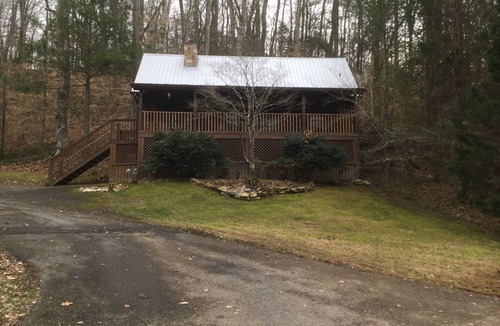 Sevierville Cabin | BARE FEET CABIN A Cozy Romantic Getaway Free WiFi/Hottub/Jetted tub/Fireplace