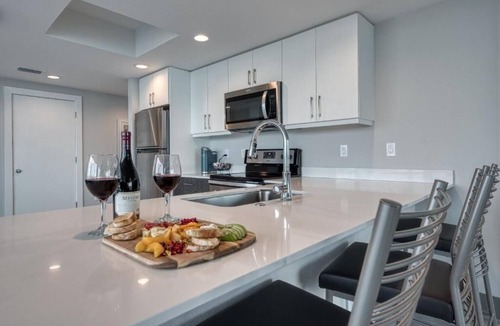 Treasure Island Hotel | Bayfront Charm in Treasure Island – 3 Stylish Suites Close to the Sand