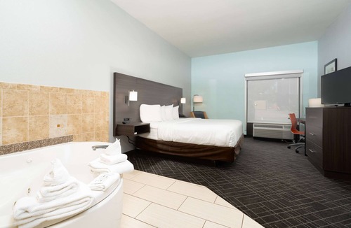 Augusta Hotel | Baymont by Wyndham Augusta Riverwatch