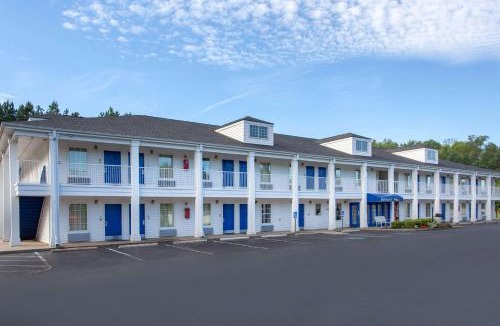 Greenwood Hotel | Baymont by Wyndham Greenwood