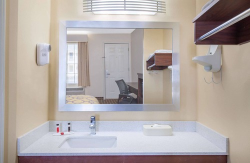 Greenwood Hotel | Baymont by Wyndham Greenwood