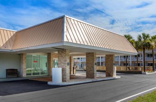 Pawleys Island Hotel | Baymont by Wyndham Pawleys Island