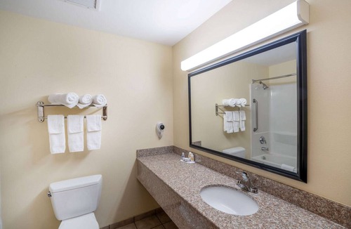 Fleming Hotel | Baymont by Wyndham Savannah I-95