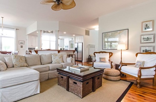 Tybee Island House | Baywatch | Bay View, Steps to the Beach!