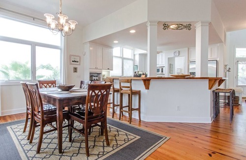 Tybee Island House | Baywatch | Bay View, Steps to the Beach!