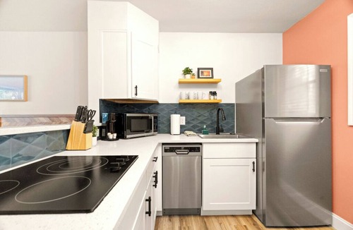 Treasure Island Hotel | ☀️ BBR #3, Steps to the Beach, Heated Pool w/Full Kitchen & 3 beds!