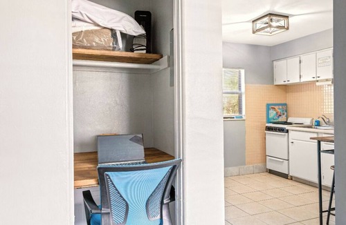Treasure Island Hotel | 🐬 BBR #7, Steps to the Beach, Heated Pool w/Full Kitchen & 3 Beds!