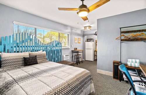 Treasure Island Hotel | 🌊 BBR #8, Steps to the Beach, Heated Pool w/Kitchenette & King bed!