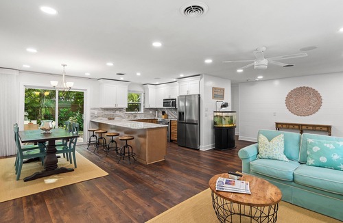 Old Orchid House | Beach Bungalow w/Private Beach Access 1 BD, 2 BA, Dogs Welcome, Quiet