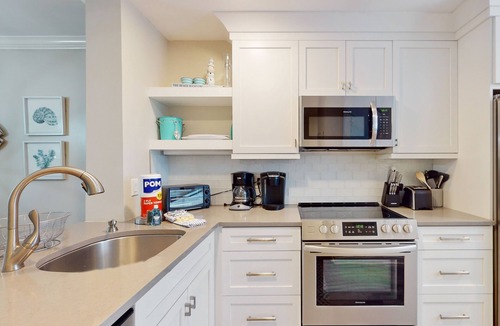 Hilton Head Island Condo | Beach escape at Springwood Villa Condos with pool & tennis - walk to beach