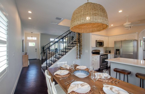 Treasure Island House | Beach House ! Sunset Decks ! Walk to Beach & John's Pass Boardwalk