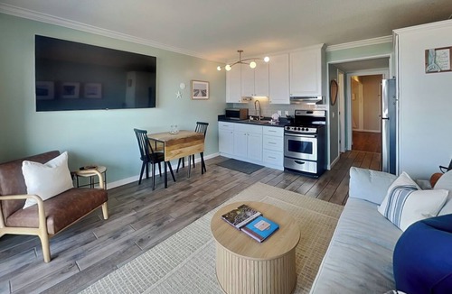 Tybee Island Condo | Beach Racquet A219 | Sunset Views, Steps to Beach