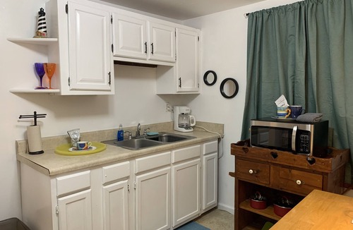 Bayview Apartment | Beach Side Studio #2 - Pet Friendly, WiFi, Off-Street Parking, Large Smart TV