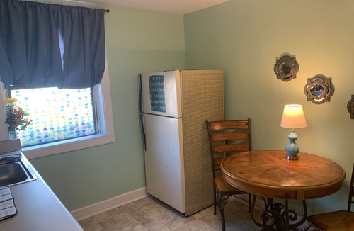 Bayview Apartment | Beach Side Studio #3 - Pet Friendly, WiFi, Off-Street Parking, Large Smart TV
