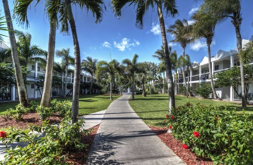 St. Pete Beach Hotel | Beachcomber Courtyard Queen near Jimmy B's Beach Bar