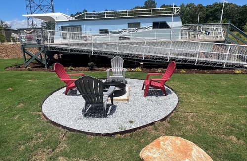 Salem Boat Rental | Beached Houseboat-Free Park Pass
