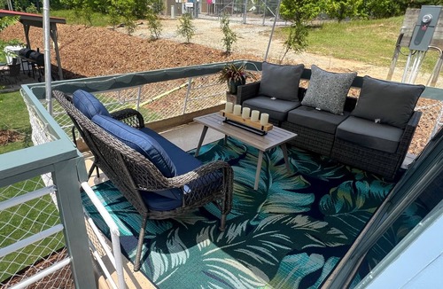 Salem Boat Rental | Beached Houseboat-Free Park Pass