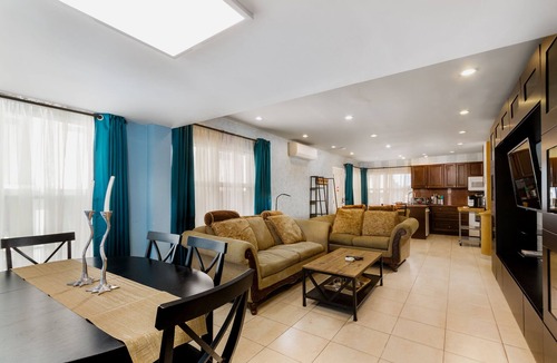 Hollywood South Central Beach Apartment | Beachfront 2 Story/3BRM/3BA/2 O.V Terraces/Free Parking/O.V. Patio