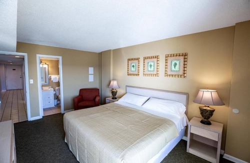 Garden City Hotel | Beachfront 3BR Retreat w/Balcony & Pool