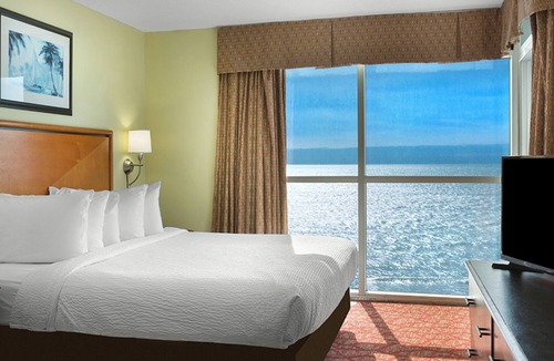 Downtown Myrtle Beach Hotel | Beachfront Bliss w/Balcony, Pools&Gym access | 0.1 mi to Myrtle Beach Boardwalk