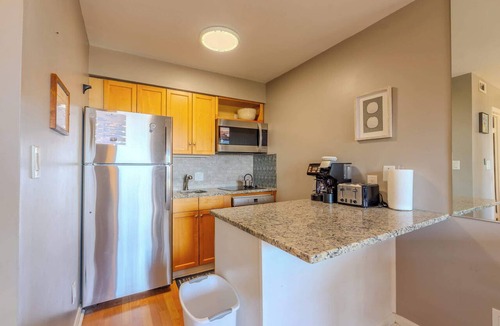 North Forest Beach Condo | Beachfront Condo at Coligny | Pool View + Balcony
